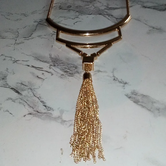 Beautiful Vintage Gold Tone Statement Necklace with Tassel - Picture 9 of 11
